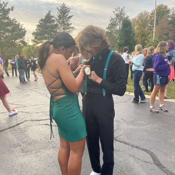 Emerald Green Ruched Bodycon Prom Dress - Picture 4 of 4